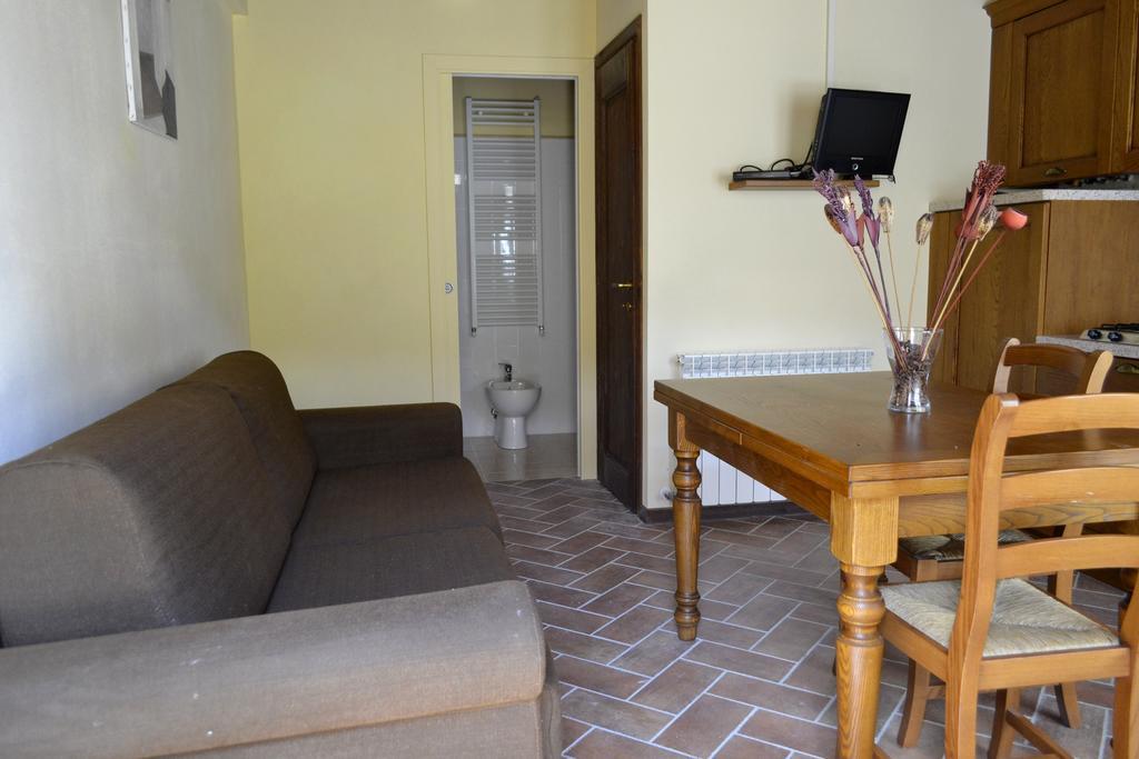 גאמבאסי Tuscany Country Apartments מראה חיצוני תמונה
