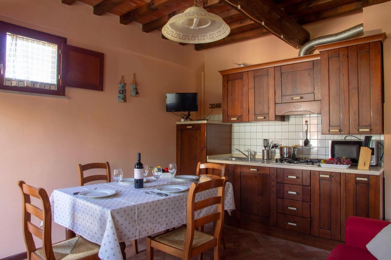 גאמבאסי Tuscany Country Apartments מראה חיצוני תמונה