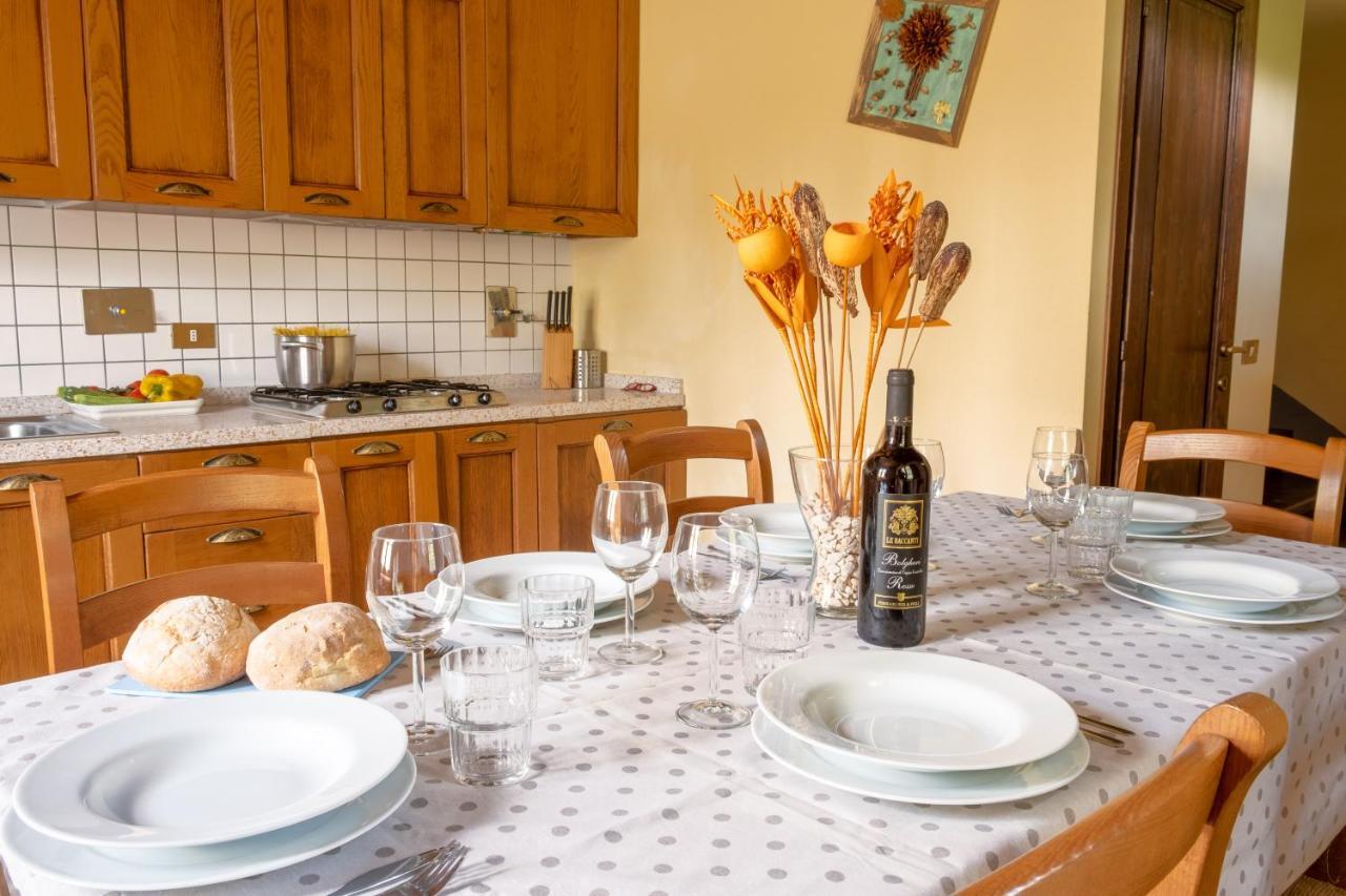 גאמבאסי Tuscany Country Apartments מראה חיצוני תמונה