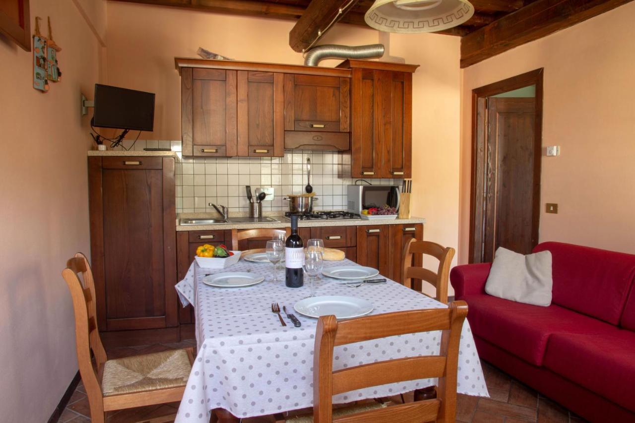 גאמבאסי Tuscany Country Apartments מראה חיצוני תמונה