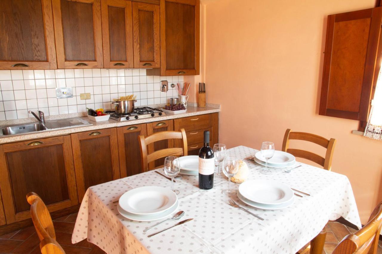 גאמבאסי Tuscany Country Apartments מראה חיצוני תמונה