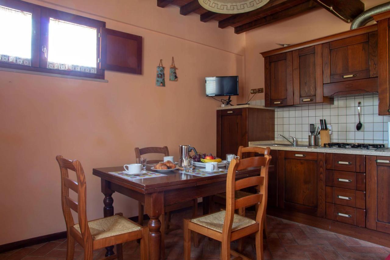 גאמבאסי Tuscany Country Apartments מראה חיצוני תמונה