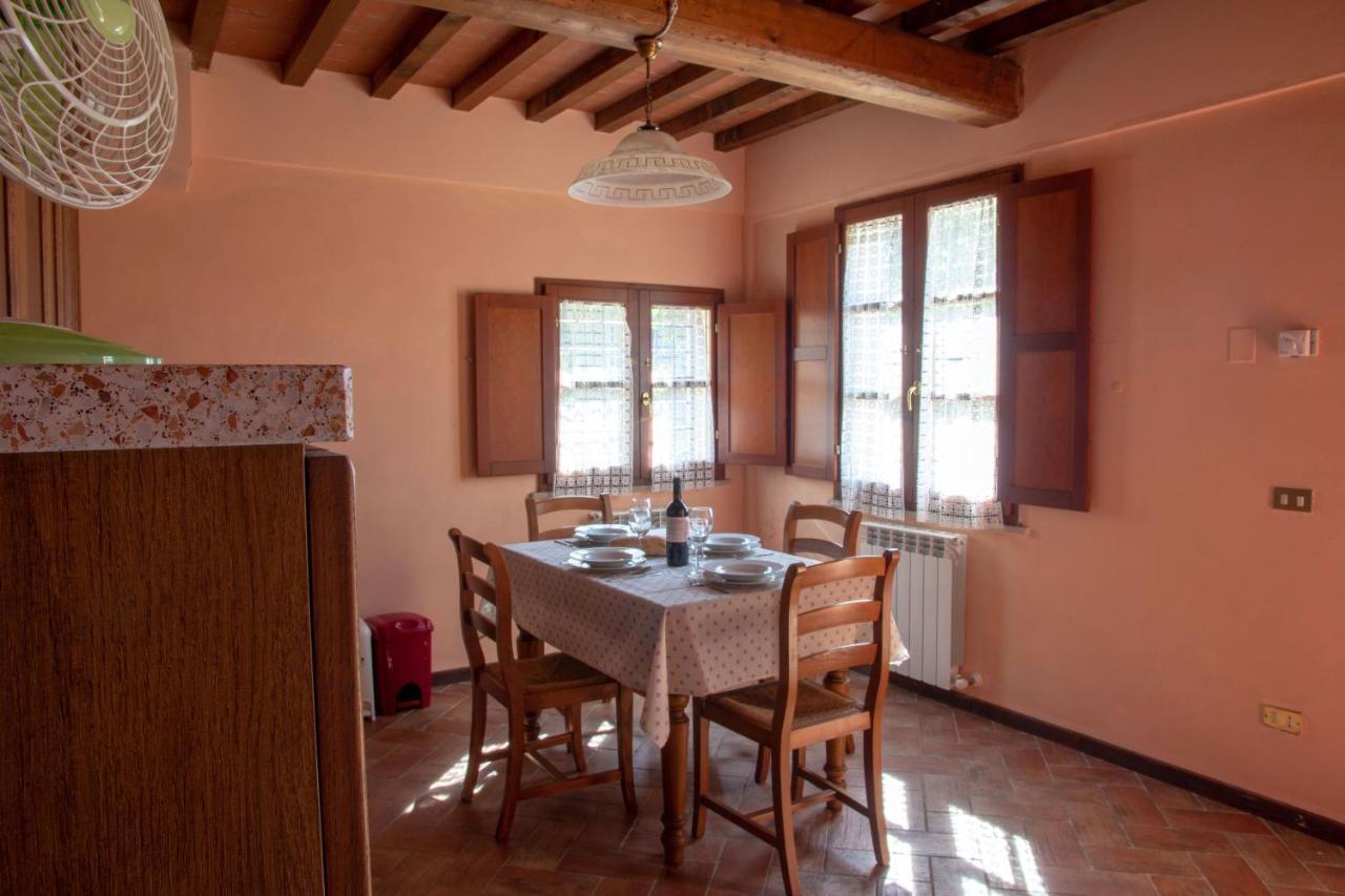 גאמבאסי Tuscany Country Apartments מראה חיצוני תמונה