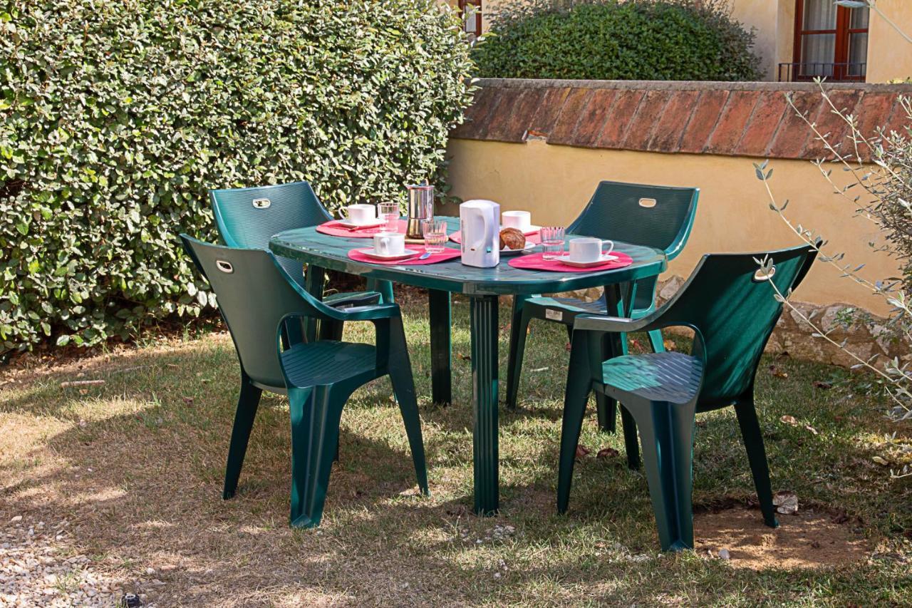 גאמבאסי Tuscany Country Apartments מראה חיצוני תמונה