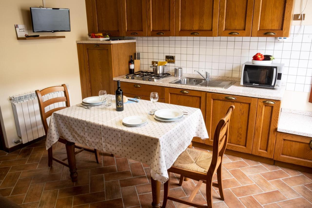 גאמבאסי Tuscany Country Apartments מראה חיצוני תמונה