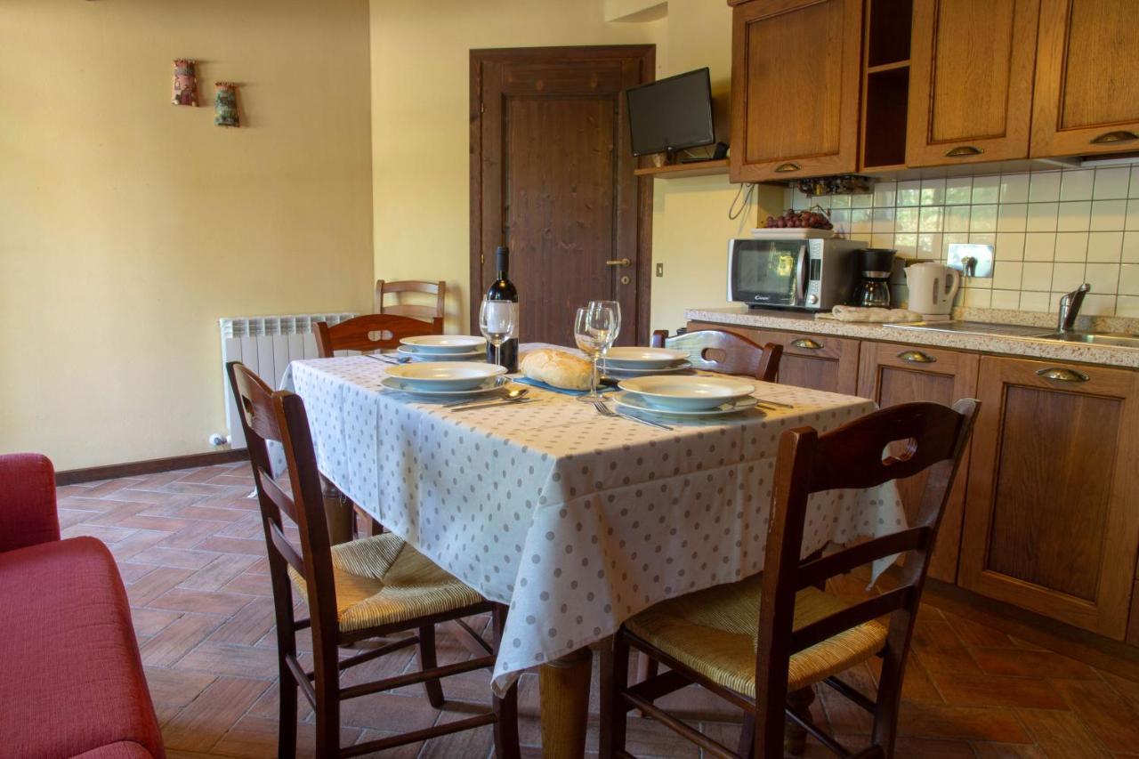 גאמבאסי Tuscany Country Apartments מראה חיצוני תמונה